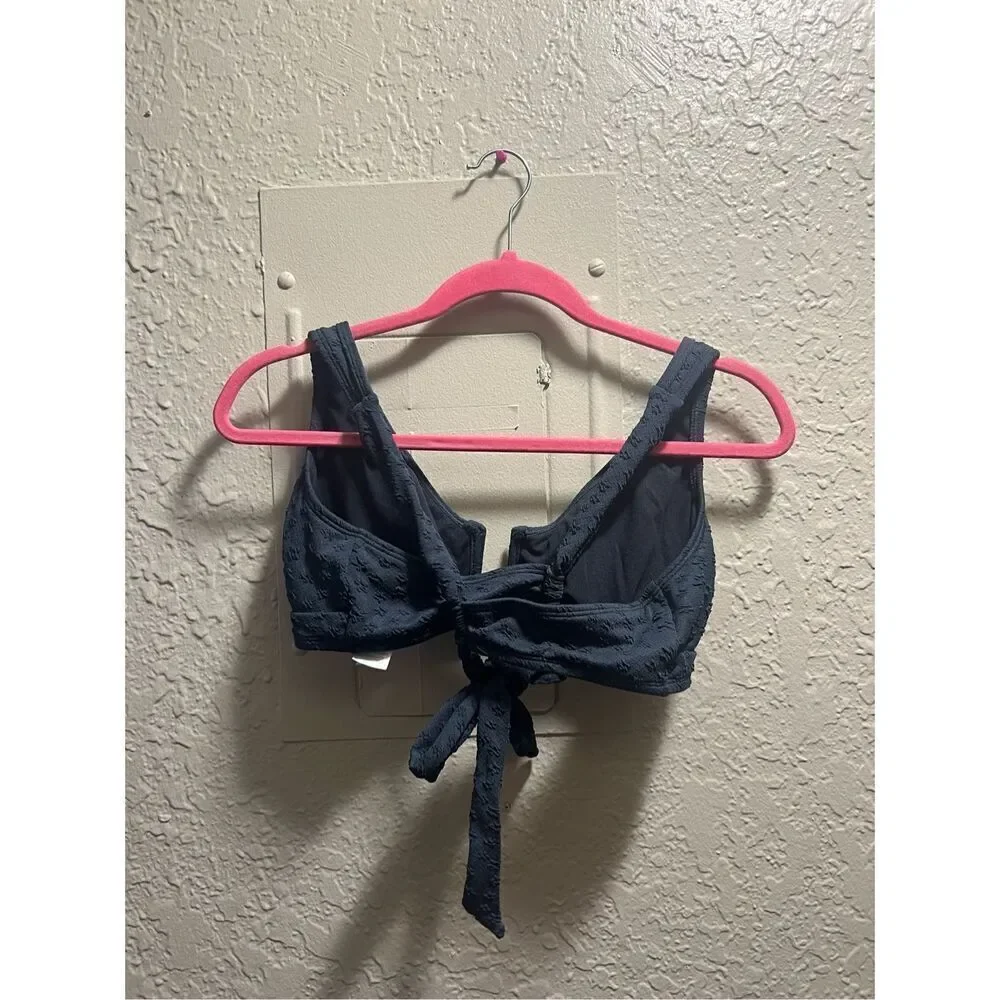 Woman’s Swimsuit Top Size XL